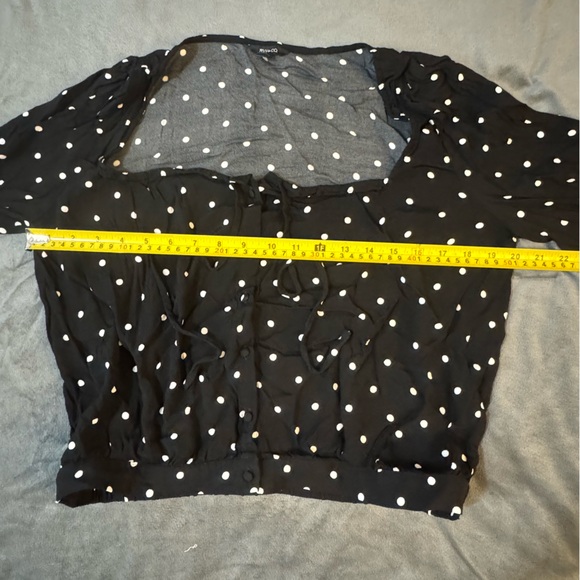 RW&CO. Black Top with White Dots

#1043 - Picture 2 of 6